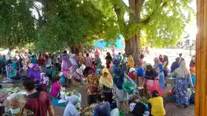 Suasana-di-pasar-Wulandoni-Lembata-di-pasar-ini-aktivitas-jual-beli-dengan-cara-barter.jpg