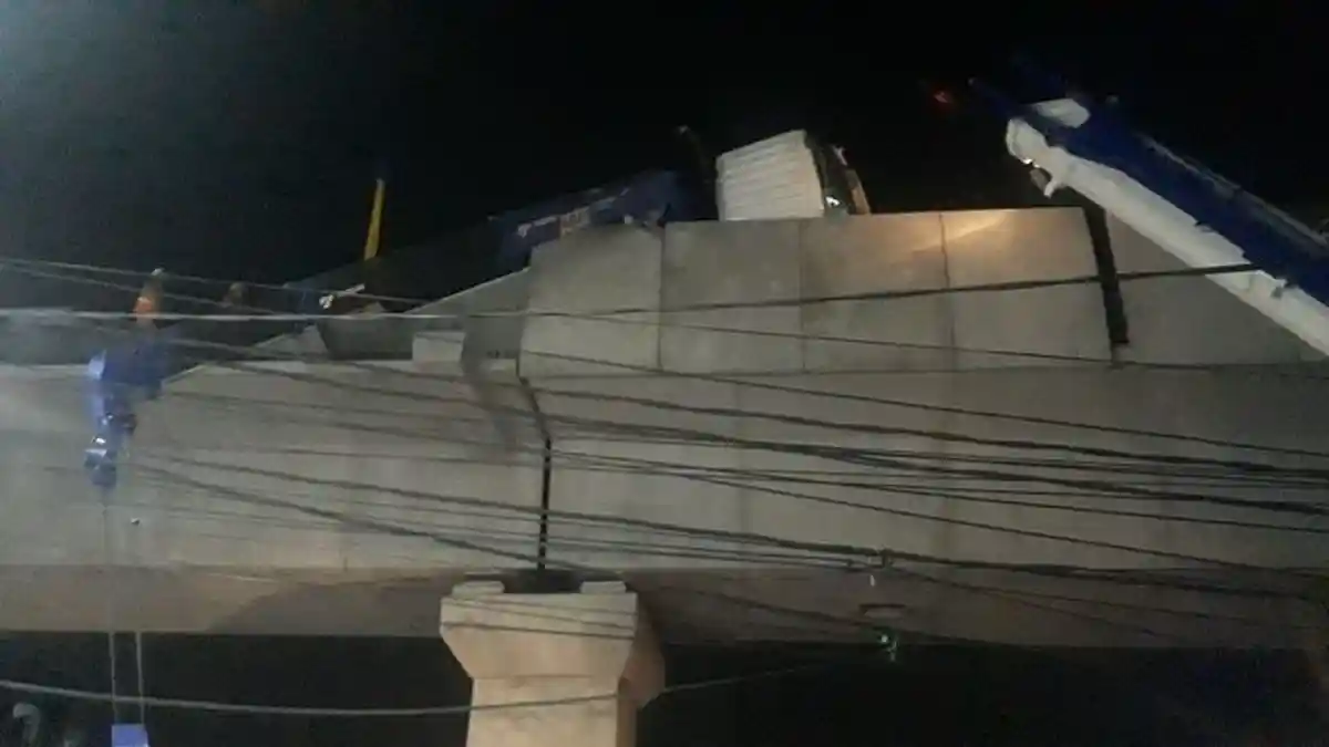 Pengendara Motor yang Terkena Beton MRT Hanya Mengalami Memar di Kaki