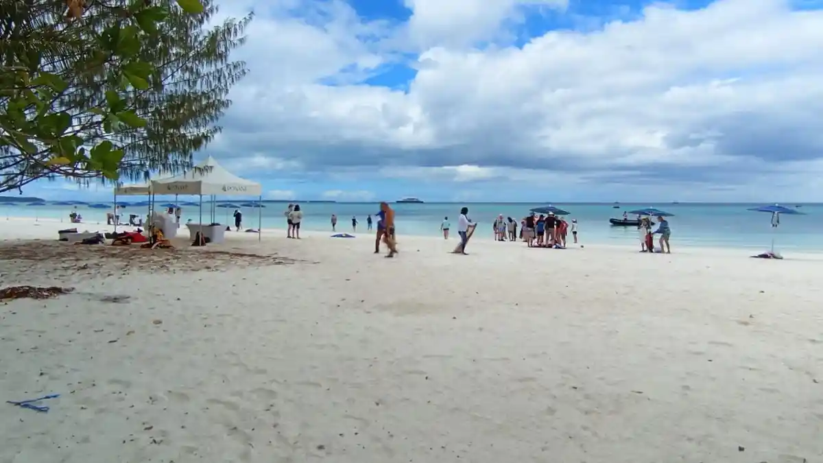 Pesona Pantai Pasir Panjang Pikat 125 Turis Mancanegara