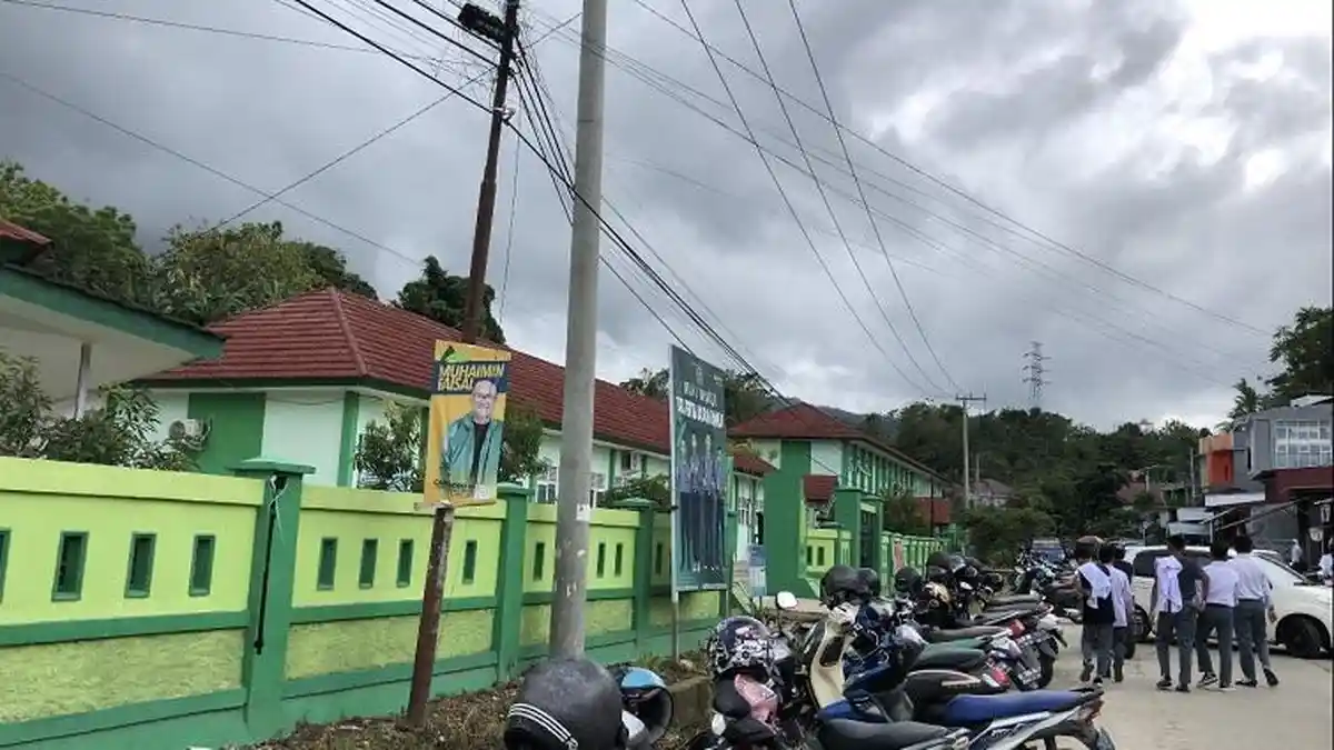 Baliho Caleg Banyak Melanggar di Mamuju, KPU Tunggu Satpol PP Tertibkan