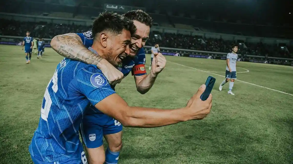 Candaan Sadis Daisuke Sato kepada Marc Klok Jelang Filipina vs Timnas Indonesia
