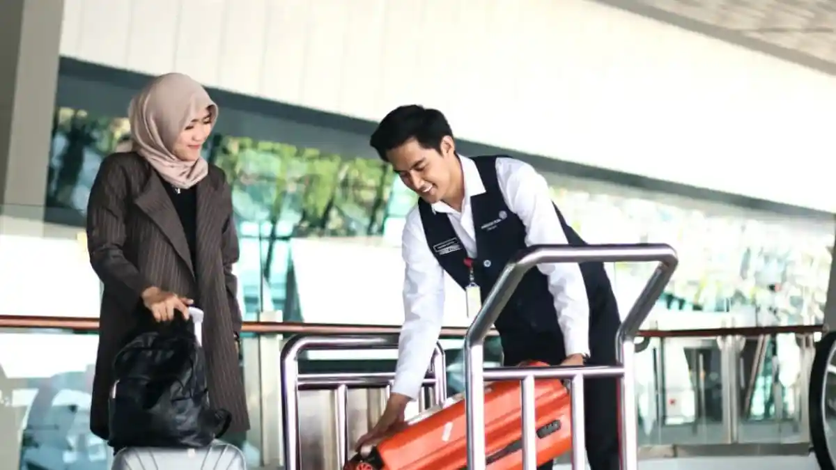 Concierge Express: Layanan Asistensi Check-in & Helper Premium Laris Manis di Bandara Soekarno-Hatta - concierge.jpg