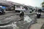 Kondisi-jalan-rusak-di-Pasar-Gadang-Malang.jpg