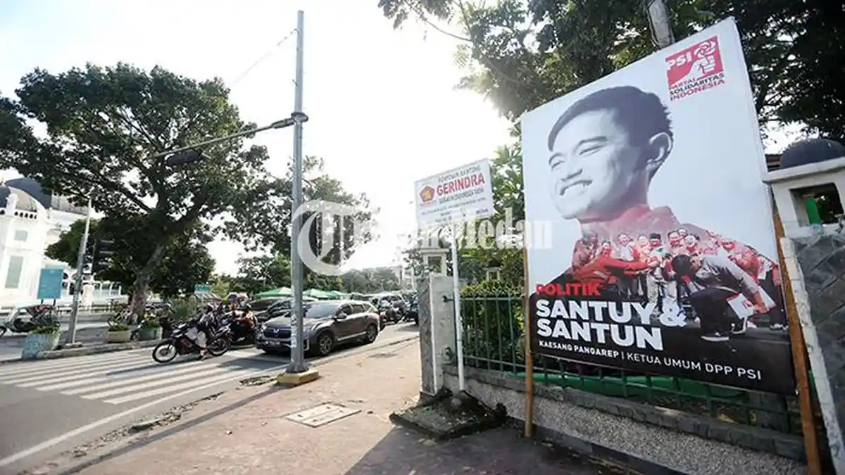 Berita Foto: Satpol PP akan Tertibkan Alat Peraga Kampanye di Seluruh Sudut Kota Medan Segera - 31102023_PENERTIBAN-APK_ABDAN-SYAKURO-3.jpg