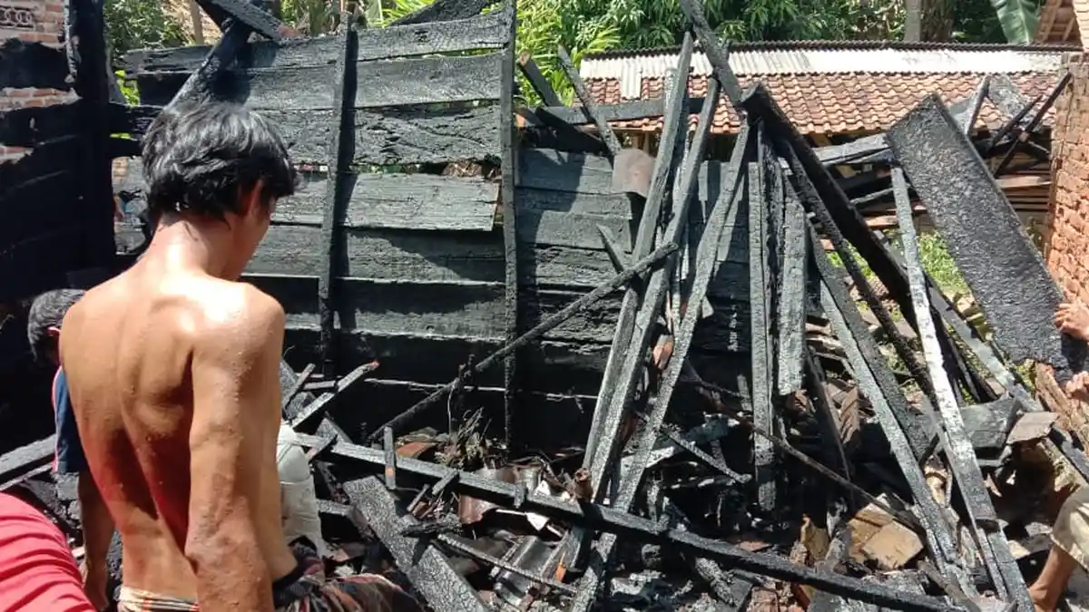 Rumah Warga Adiluwih Pringsewu Terbakar, Api Diduga dari Tungku