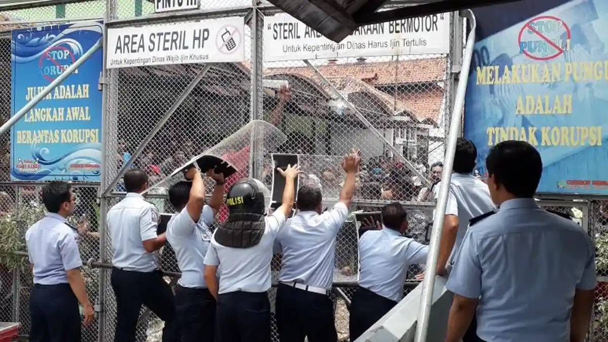Kericuhan di Lapas Cirebon Dipicu Komunikasi Buruk Petugas, Napi Iri Kamarnya Dirazia Dua Kali