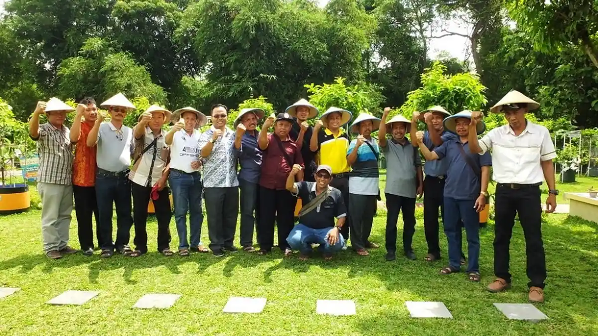 16 Kepala Desa Kecamatan Padangan Bojonegoro Belajar Budidaya Jamahi ke Kraton Nursery Boyolali
