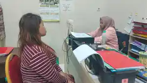 DIPERIKSA-PENYIDIK-H-33-seorang-ibu-rumah-tangga-asal-Kecamatan-Kokop.jpg