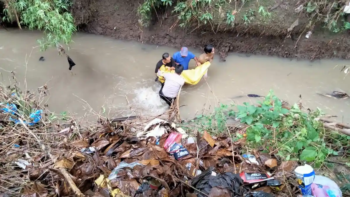 Pria di Trenggalek Terpeleset dari Plengsengan Sungai Setinggi 5 Meter, Ditemukan Tewas