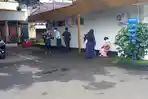 menyelamatkan-diri-keluar-ruangan-ketika-terjadi-gempa-bumi.jpg