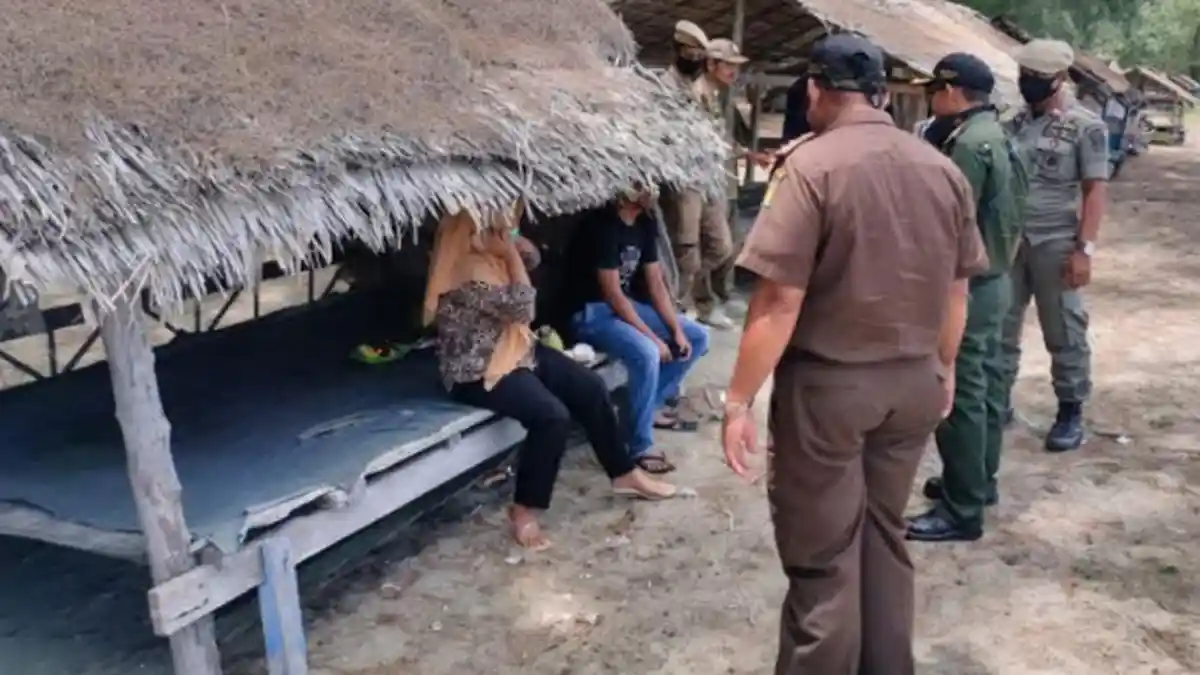 Satpol PP dan WH Aceh Besar Razia Masker dan Penegakan Syariat Islam di Sejumlah Objek Wisata