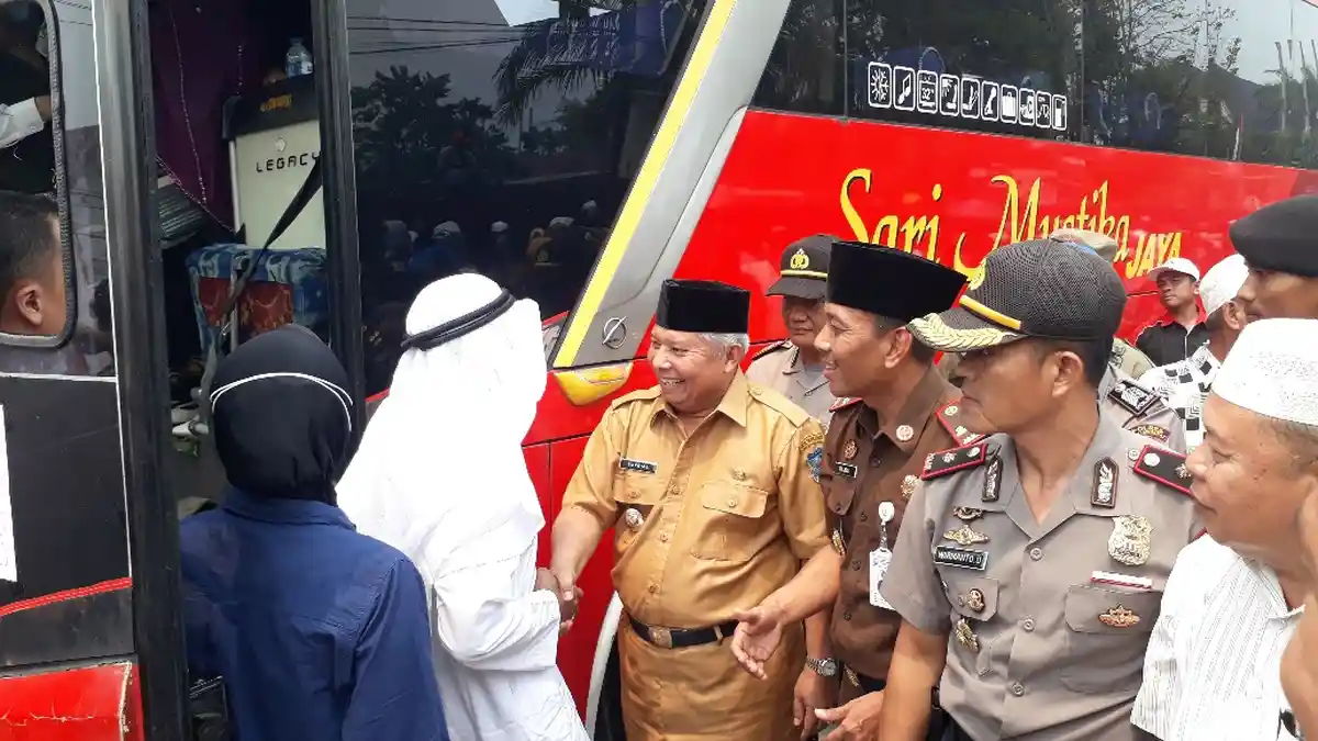 Isak Tangis Warnai Kedatangan Ratusan Jamaah Haji Tanjab Barat