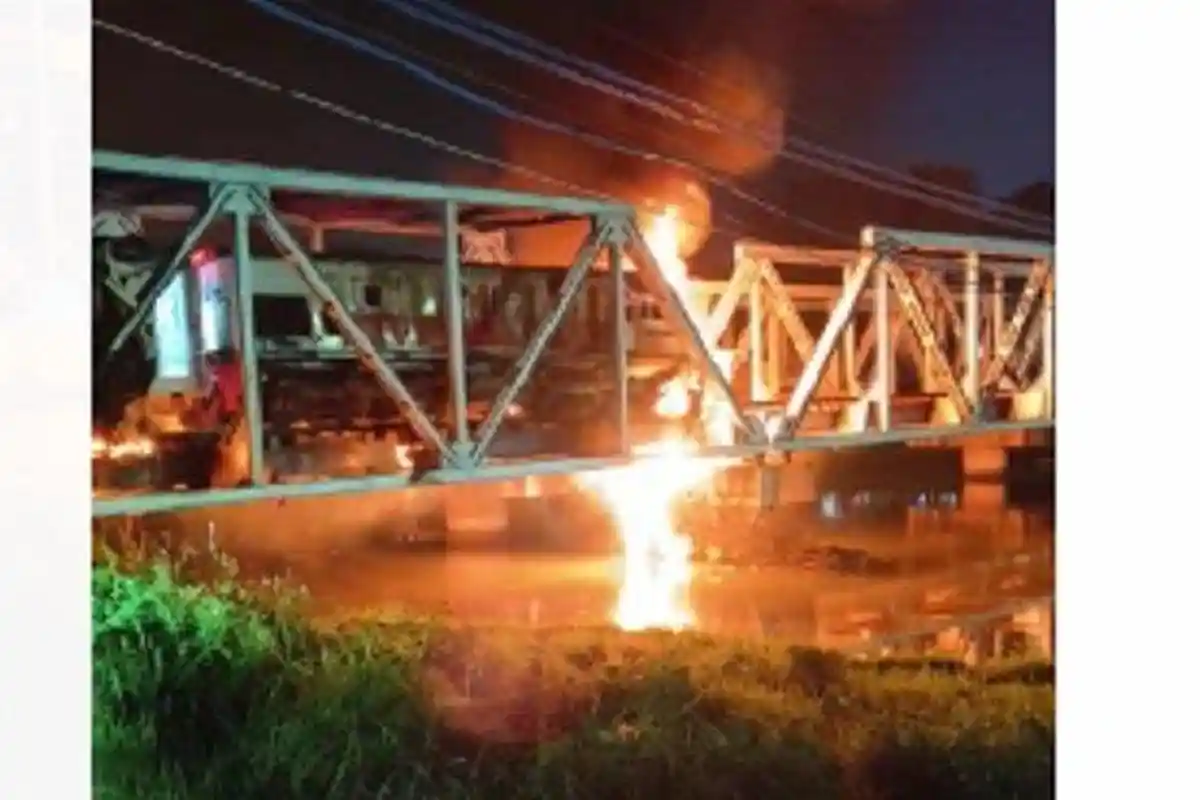 Jalur Kereta Api Semarang Lumpuh usai KA Berantas Tabrak Truk Hingga Meledak, Ini Kronologinya