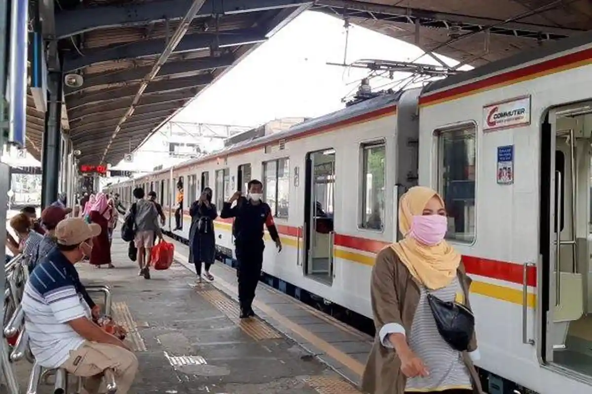 Penerapan Protokol Kesehatan di KRL selama New Normal: Balita Dilarang Naik hingga Ada Penyekatan