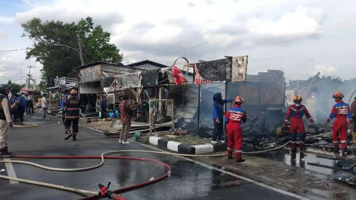 8 Kios di Kawasan Jalan Talang Kerangga Palembang Terbakar, Api Diduga Berasal Saat Memasak