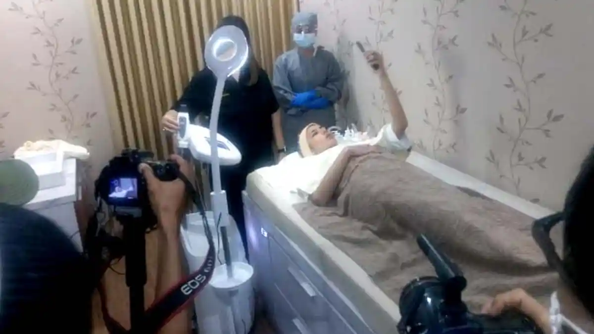Pengen Wajah Selalu Kencang, Tyas Mirasih Treatment Duolift Sequential Facial