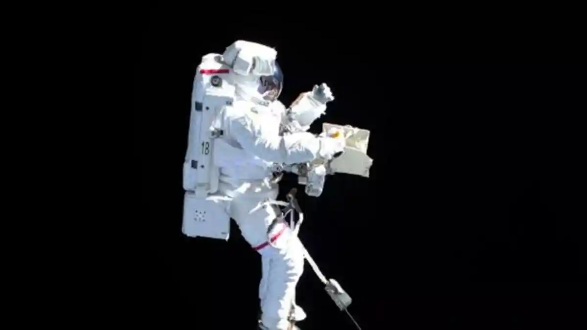 NASA Batalkan Kegiatan Spacewalks Setelah Helm Astronotnya Terus Terisi Air