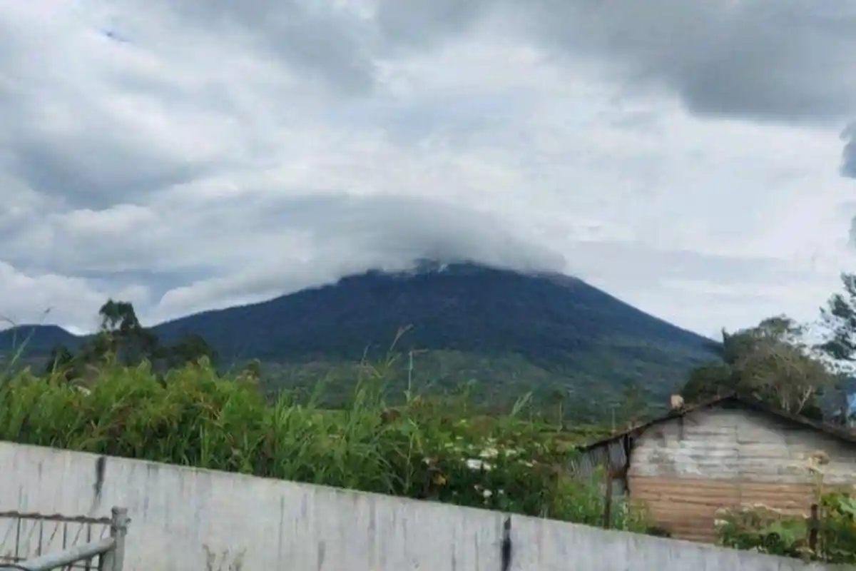 Mendaki Gunung Kerinci Jambi via Kersik Tuo, Butuh 6-7 Jam Sampai ke Puncak Tertinggi di Sumatera