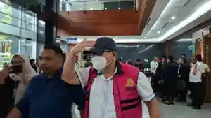 Mangapul-saat-ditemui-usai-sidang-vonis-kasus-suap-putusan-Ronald-Tannur.jpg
