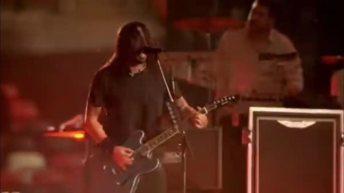 Lirik Lagu Big Me Foo Fighters, When I talk about it Carries on Reasons only knew