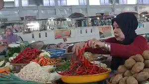 Pedagang-cabai-dan-sayuran-di-Pasar-Batang.jpg