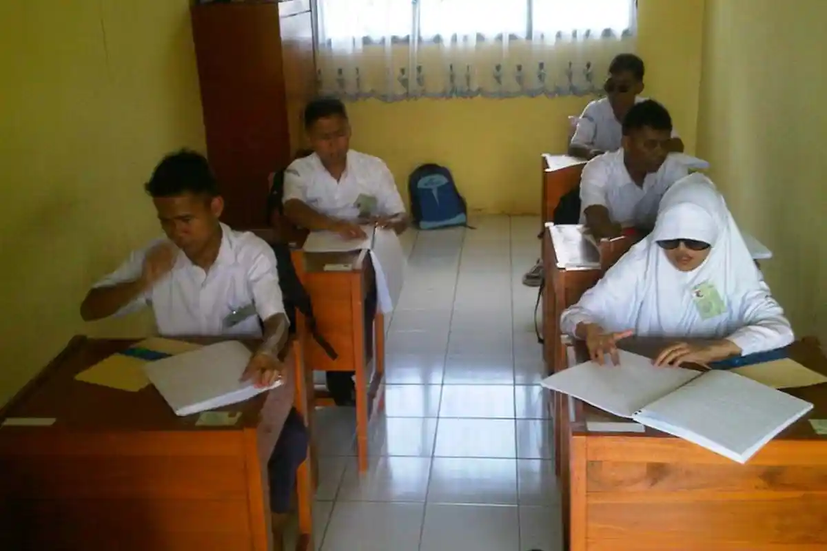 Lima Siswa SLB Bina Insani Ikuti UN