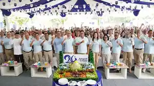 HUT-ke-26-Bank-Mandiri-potong-tumpeng.jpg