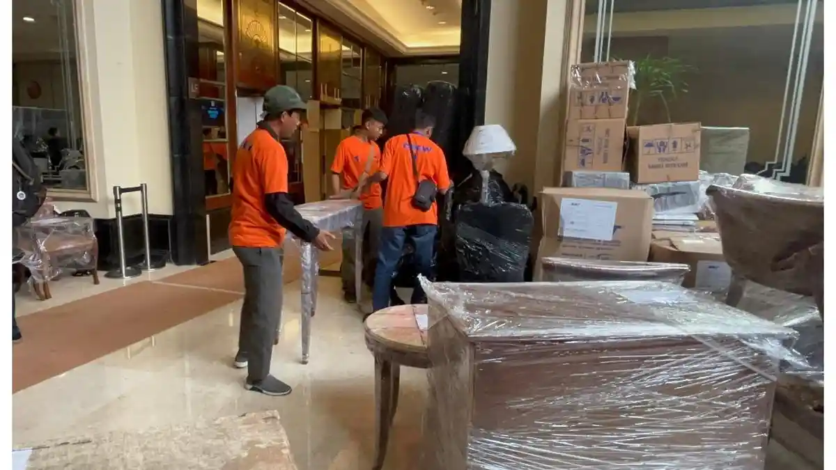 Pengosongan Hotel Sultan Berlanjut, Meja Sampai Springbed Dikirim ke Gudang di Bekasi - Tribunnews.com