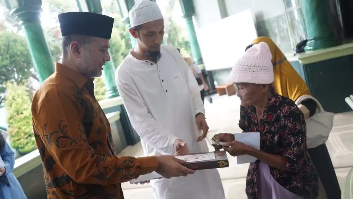 Tiru Almarhum Sang Ayah, Wagub Musa Rajekshah Salurkan Zakat Mal ke 185 Mustahik