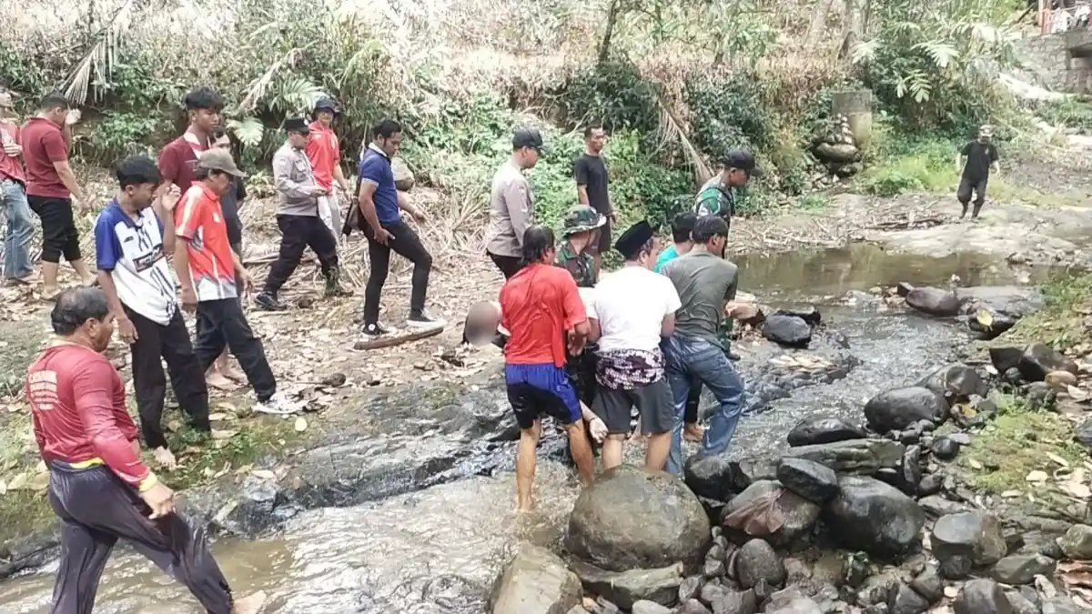 Siswa Trenggalek Meninggal Terpeleset ke Sungai Kedalaman 3 Meter Saat Jelajah Pramuka