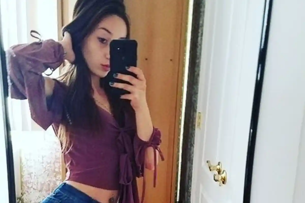 Gadis Cantik Ini Diborgol Polisi Atas Tuduhan Hisap Ganja, Tapi Hal Memalukan Justru Terjadi!