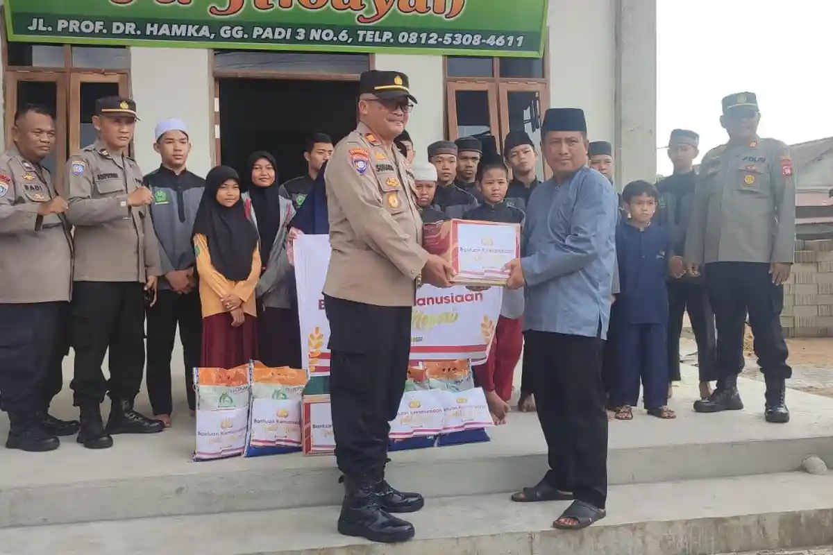 Peduli Sesama, Personel Sat Binmas Polresta Pontianak Santuni Anak Yatim Piatu