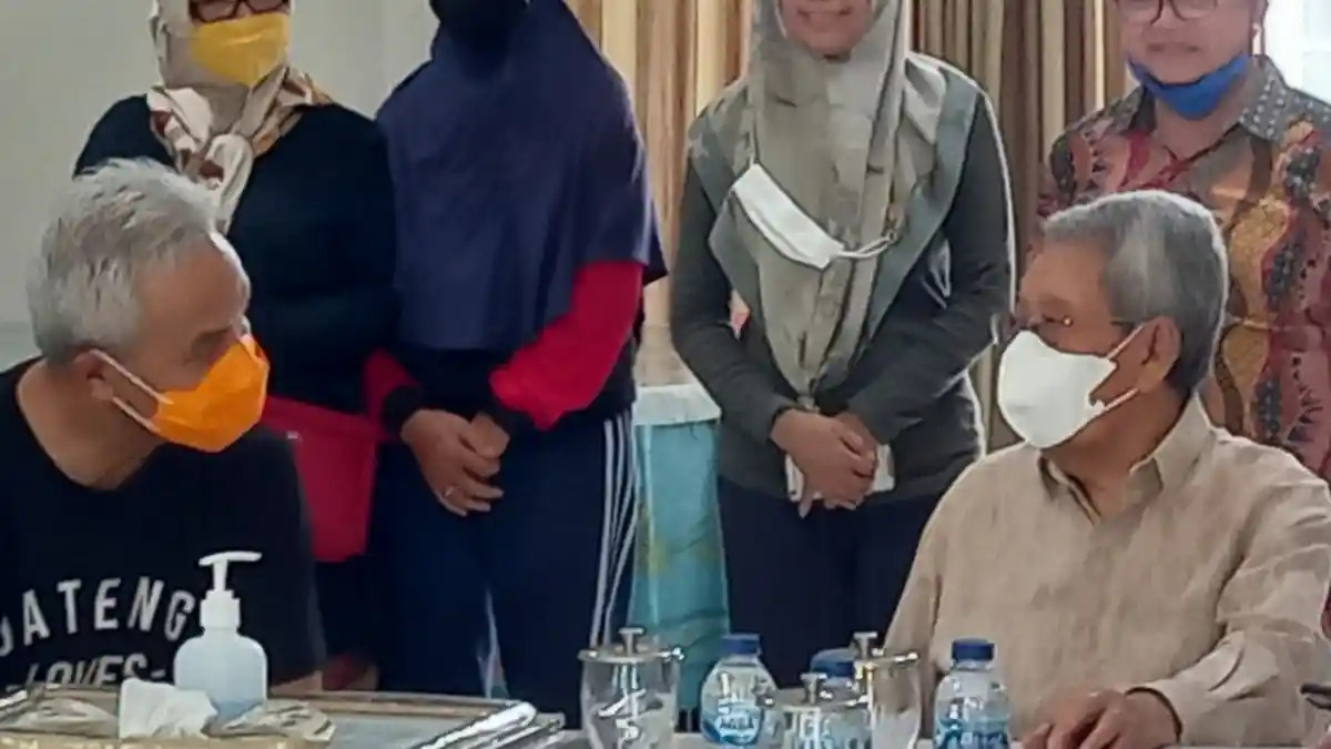 Ganjar Pranowo Bertemu Tokoh Perintis Pendidikan Tinggi di NTB Mamik Lalu Azhar