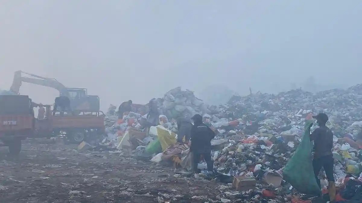 Cerita Idawati, Tetap Mulung Meski TPA Sumompo Penuh Api dan Asap: Ini Satu-satunya Pekerjaan Kami