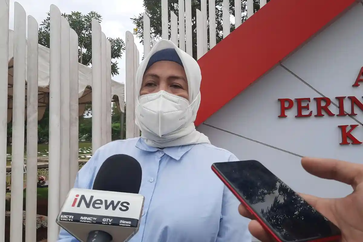 Makam Verawaty Fajrin Diurus Rekan Bertanding