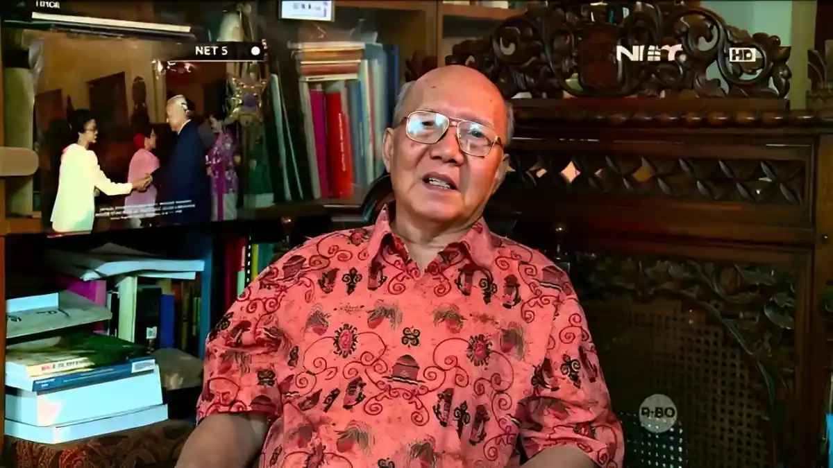 Profil Atmakusumah Astraatmadja, Ketua Dewan Pers Independen Pertama Indonesia