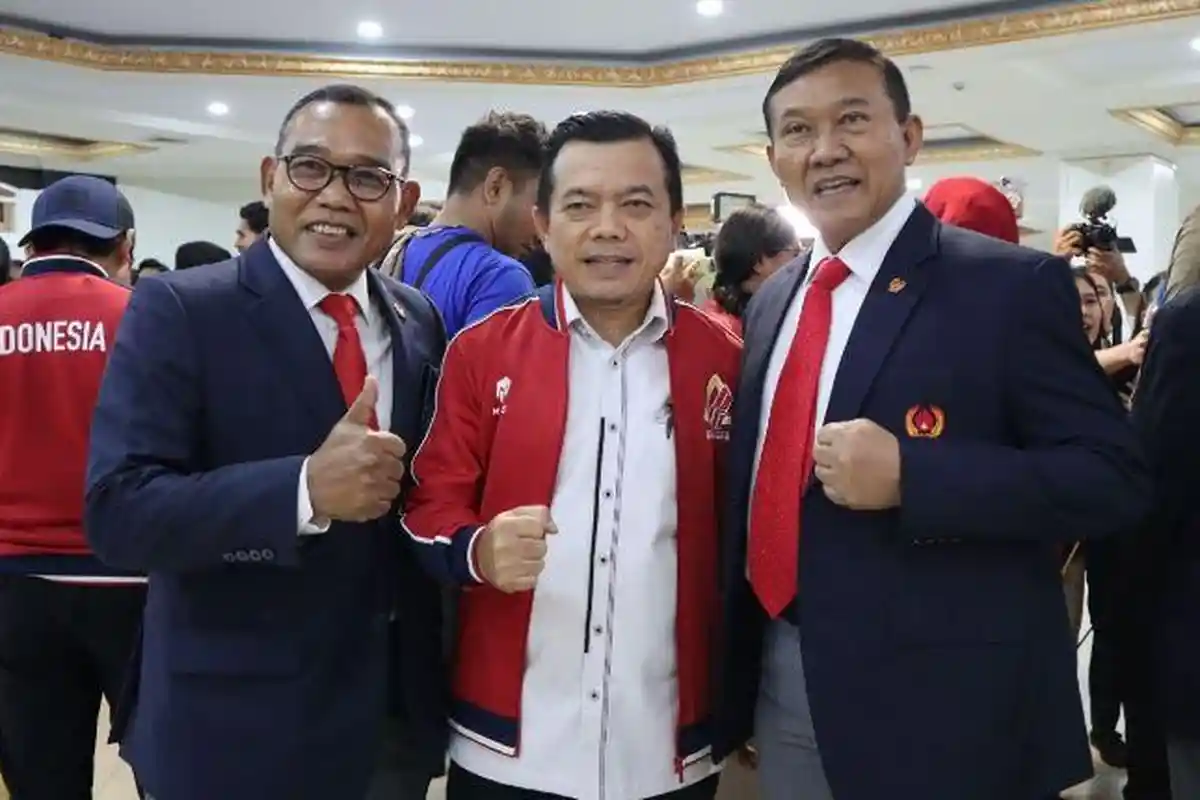 Gubernur Jambi Al Haris Dilantik Jadi Pengurus Cabor Panjat Tebing bareng Rocky Gerung