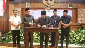 RAPAT-PARIPURNA-Rapat-Paripurna-penyampaian-rekomendasi-DPRD.jpg