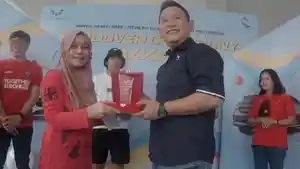 Serah-terima-unit-Alvez-oleh-Wuling-Kumala-kepada-12-pelanggan-pertama-di-Makassar.jpg