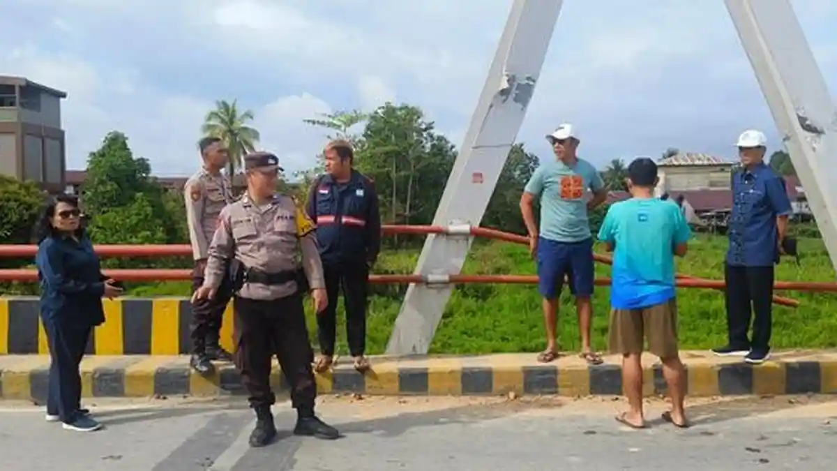 Diduga Tersenggol Alat Berat, Rangka Jembatan Baja Malinau Alami Kerusakan