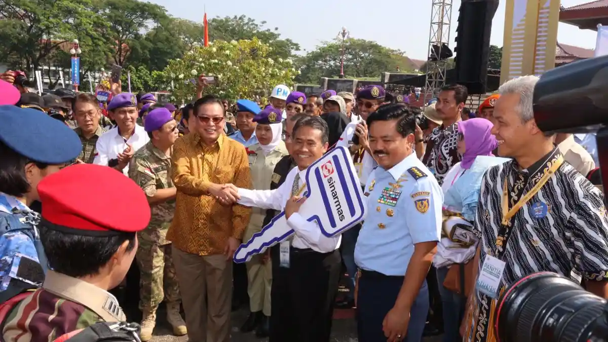Sinar Mas Serahkan Bantuan Mobil Operasional Kepada UGM