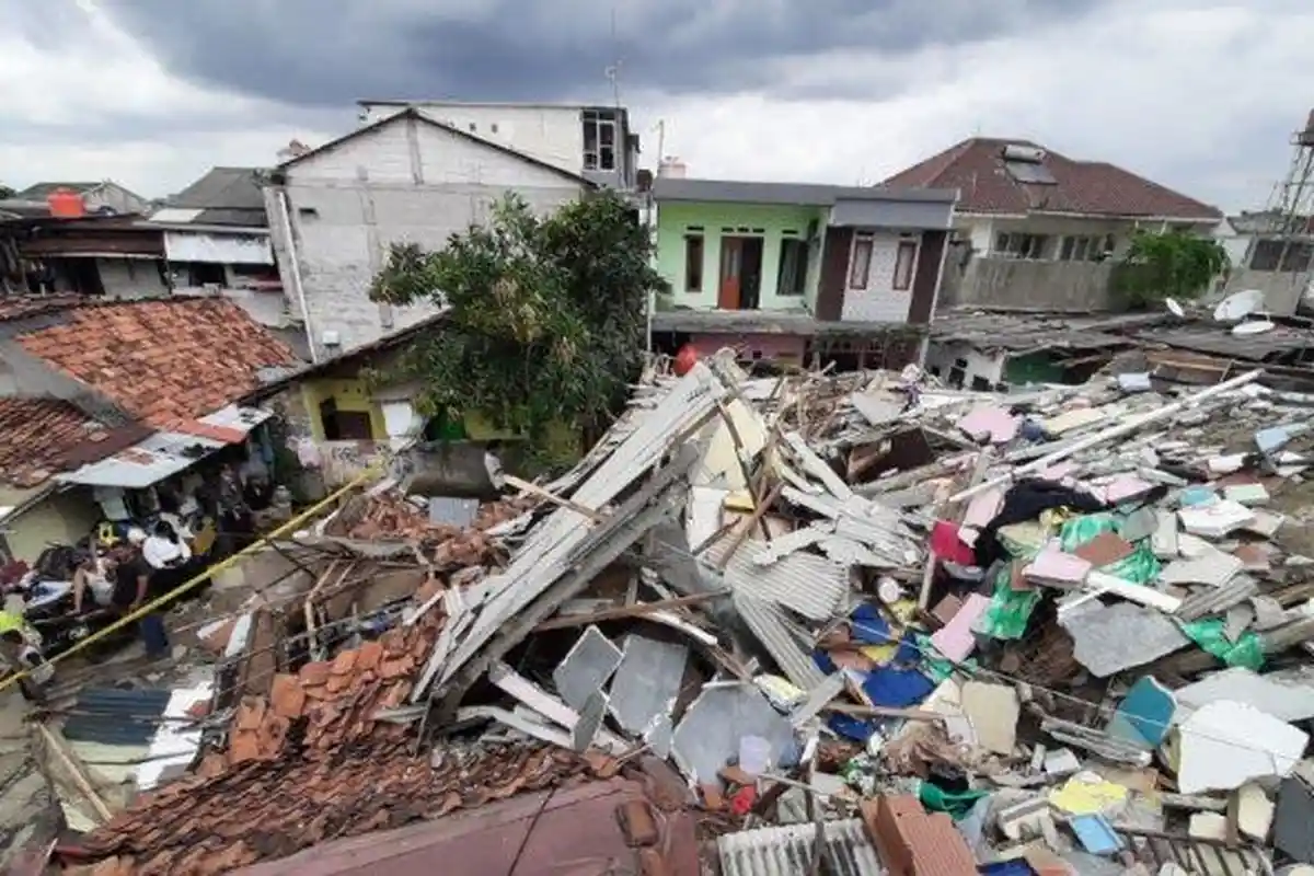 Teriakan Mbak Ita dan Desi Selamatkan 20 Penghuni Kos-kosan 3 Lantai Ambruk