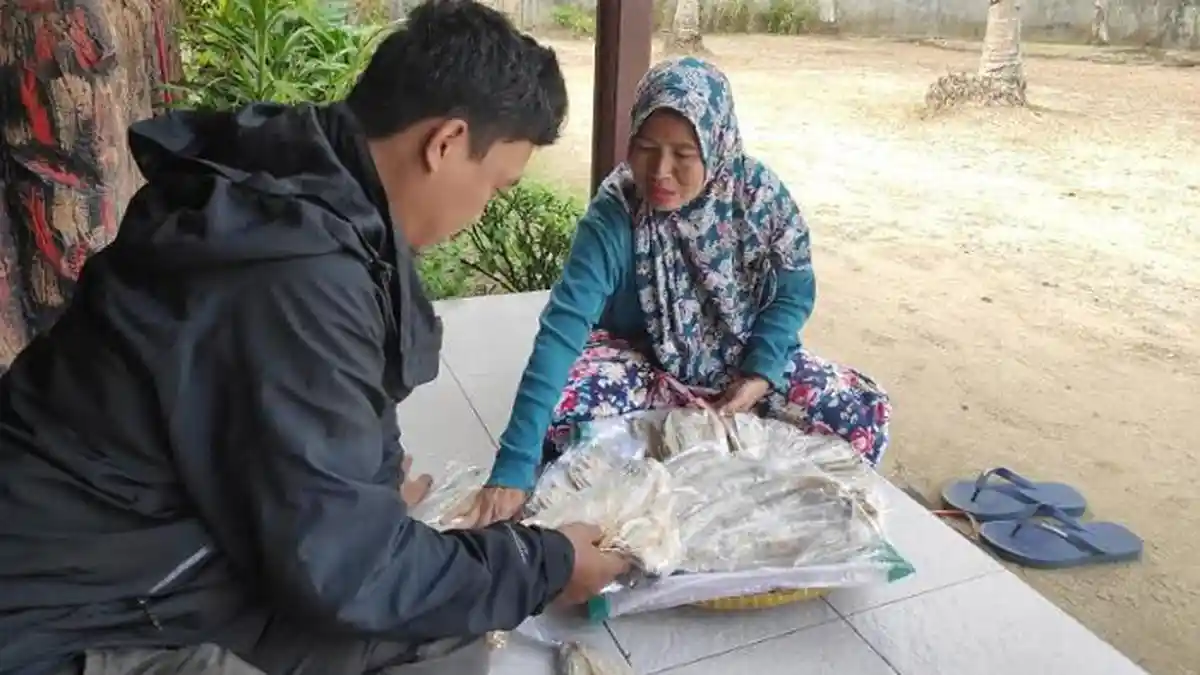 Akibat Gempa, Omset Penjual Ikan Asin di Tempat Wisata Menurun