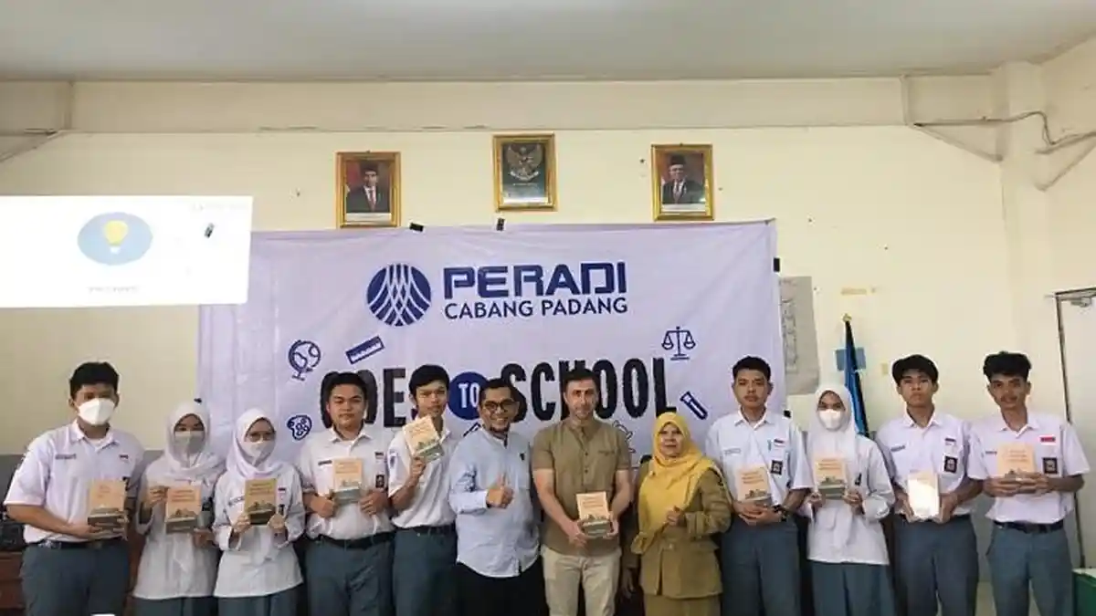 DPC Peradi Padang Kunjungi SMAN 1 Padang, Beri Pemahaman Hukum Kepada Siswa