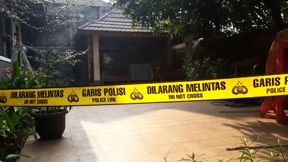 Petugas Keamanan dan Kader PKS Jaga Rumah Mardani Ali Sera Pascateror Bom Molotov