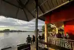 Menikmati Panorama Sungai Sambas Kecil dari Restoran Tanjung Belande Sambas