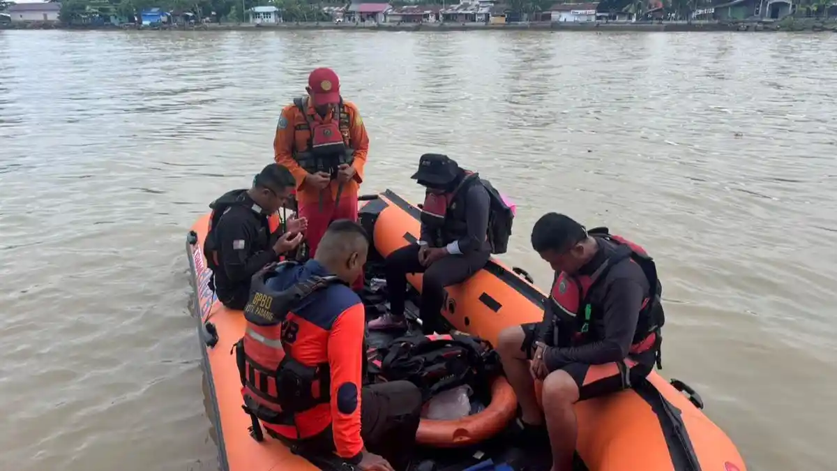 Kendala Pencarian 2 Bocah Digulung Ombak di Padang: Cuaca Kurang Bersahabat dan Angin Kencang