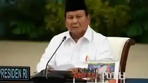 Presiden-Prabowo-Subianto-saat-memimpin-sidang-kabinet-paripurna-di-Istana-Negara.jpg