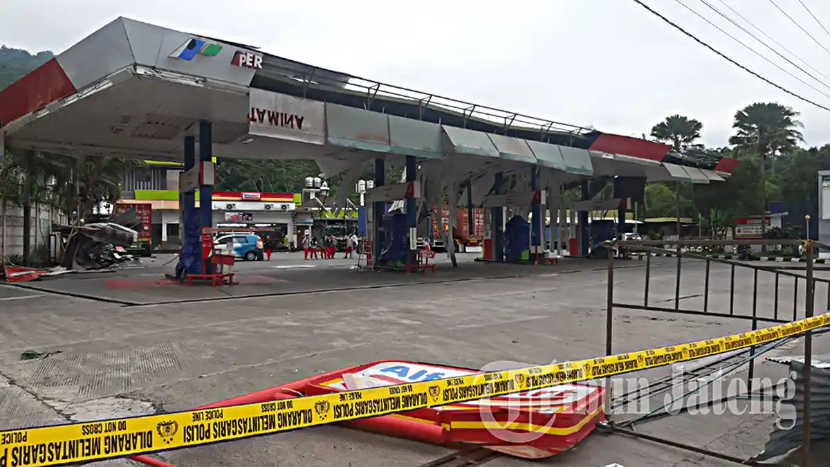 BPBD Kabupaten Semarang Evakuasi Korban Luka dan Bersihkan Material Usai Puting Beliung Ambarawa