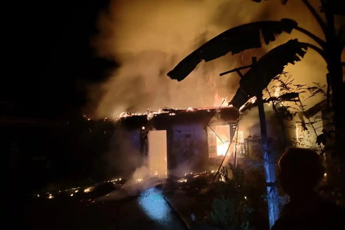 Aksi Heroik Ibu di Blitar, Terobos Kobaran Api Demi Selamatkan 2 Anaknya